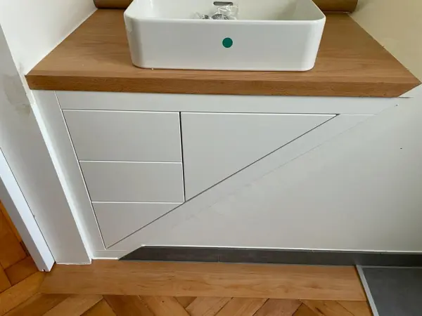 Badezimmer-Waschtisch