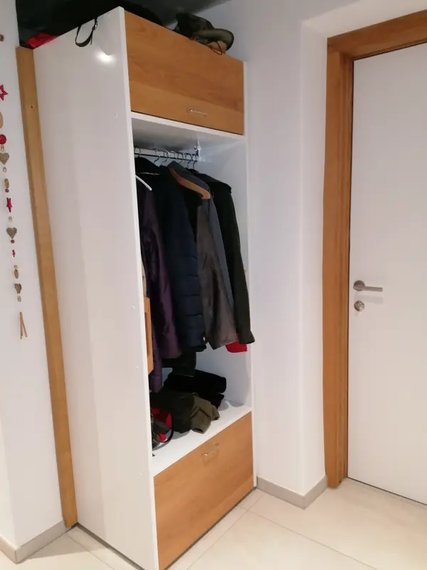 Garderobenschrank